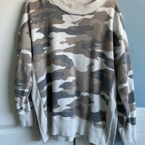 Camouflage crew neck
